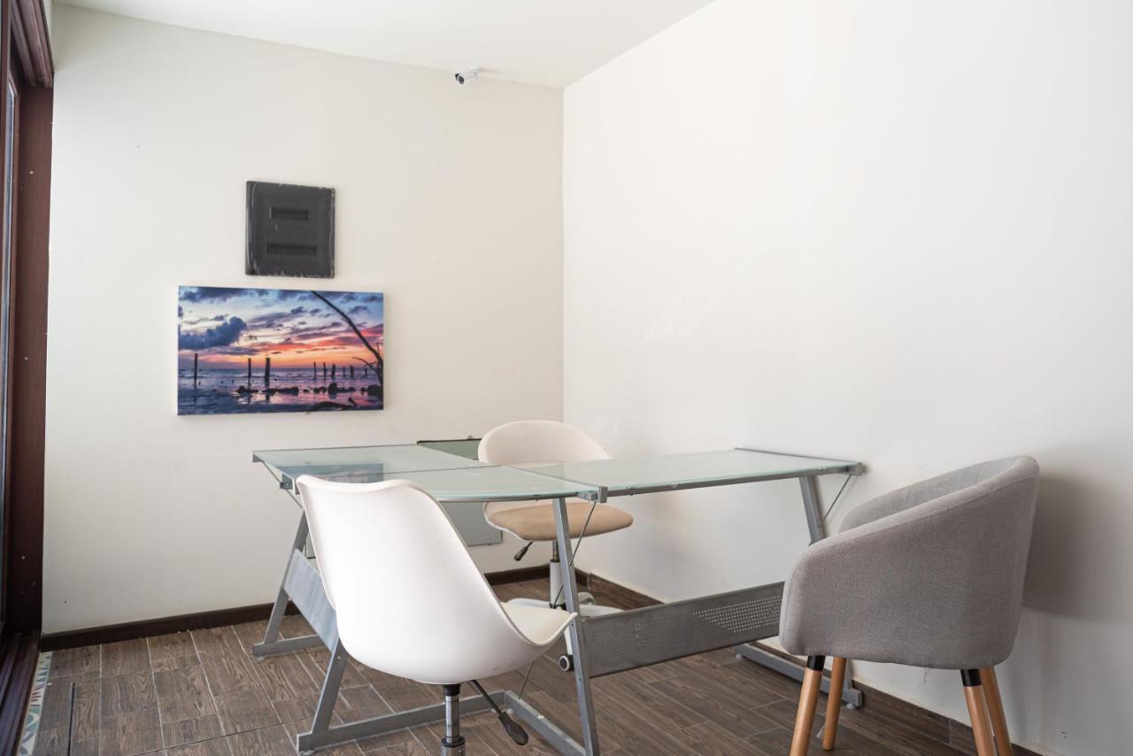 Hotel Mayari Holbox Экстерьер фото A meeting room at the headquarters of the company